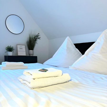 Ama Home Apartment In Hiddenhausen - Wlan, Smart-Tv - Nahe A30 & A2 - Nur 10 Min Von Herford المظهر الخارجي الصورة