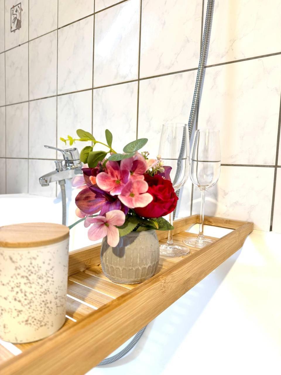 Ama Home Apartment In Hiddenhausen - Wlan, Smart-Tv - Nahe A30 & A2 - Nur 10 Min Von Herford المظهر الخارجي الصورة