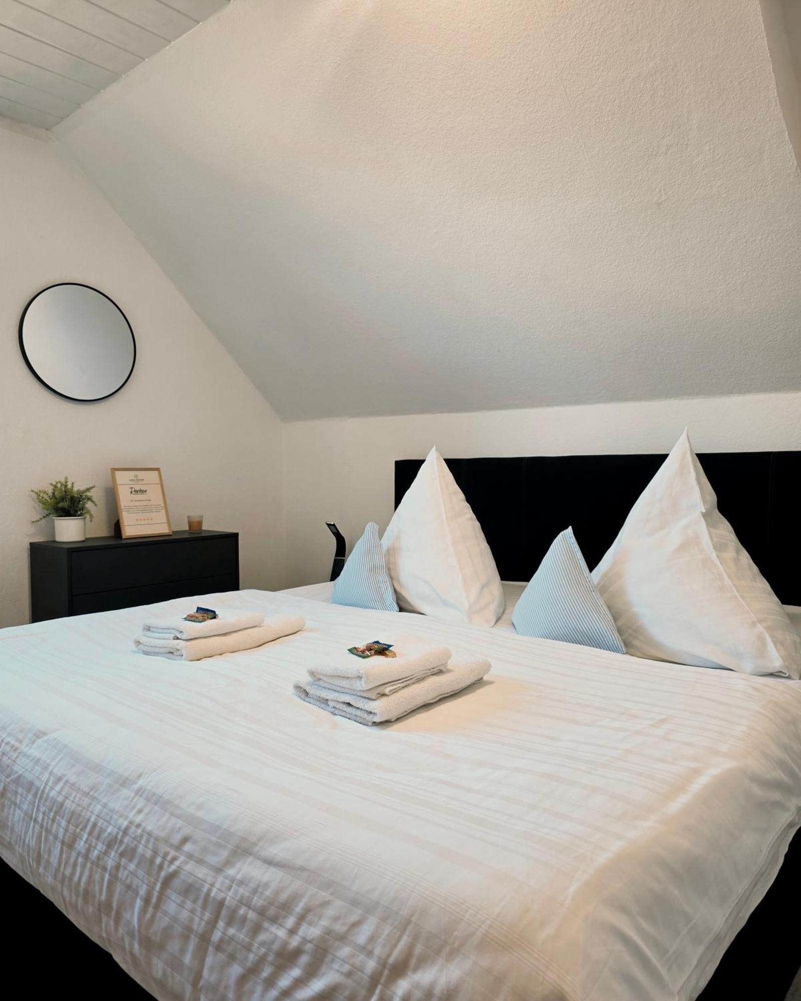 Ama Home Apartment In Hiddenhausen - Wlan, Smart-Tv - Nahe A30 & A2 - Nur 10 Min Von Herford المظهر الخارجي الصورة